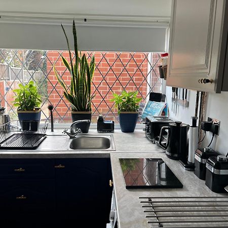 Double Room In Great Barr Near M5 - M6 - Parking - Tv Bed-Garden Birmingham Dış mekan fotoğraf